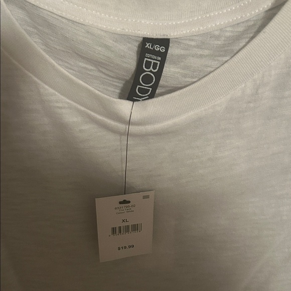 White Sleeveless Cropped Tank Top - Picture 2 of 3